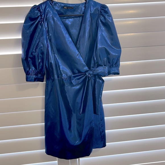 Puff Sleeve Tie Shift Dress - Picture 5 of 11